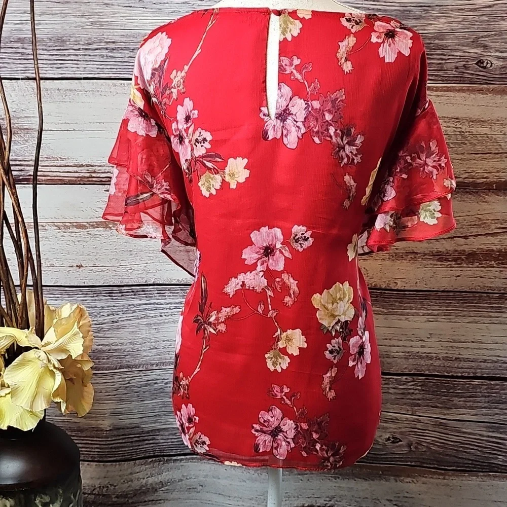 VINCE CAMUTO RED FLORAL LINED TIERED FLUTTER SLEEVE PULLOVER BLOUSE - Picture 5 of 13